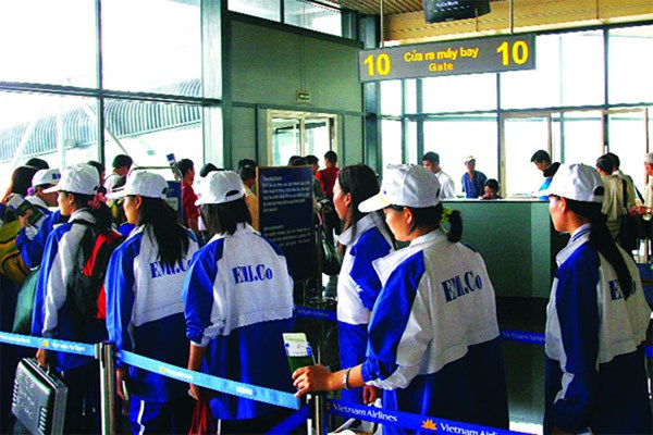 Thủ tục cấp giấy phép hoạt động dịch vụ đưa người lao động Việt Nam đi làm việc ở nước ngoài