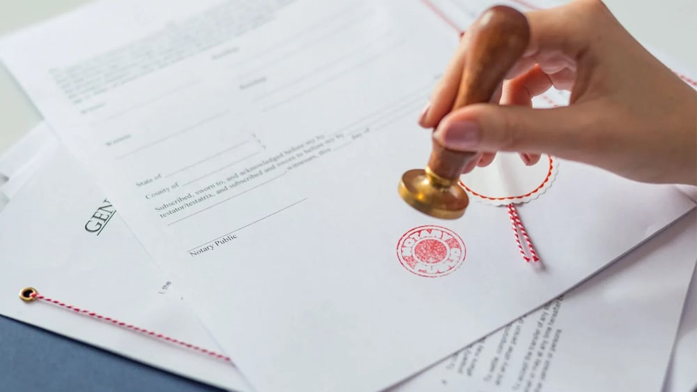 Mua đất giấy viết tay có công chứng được không?