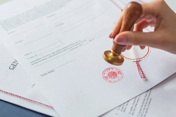 Mua đất giấy viết tay có công chứng được không?